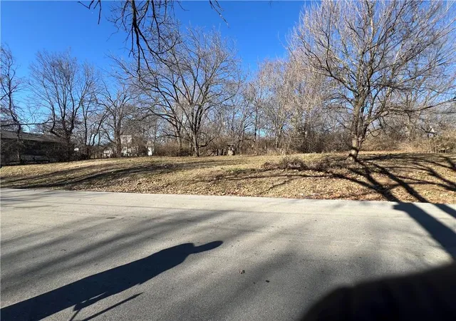 2nd image of 8136 Flora Ave, Kansas City, MO 64131 | MLS# 2604225