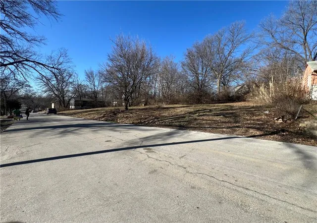 4th image of 8136 Flora Ave, Kansas City, MO 64131 | MLS# 2604225