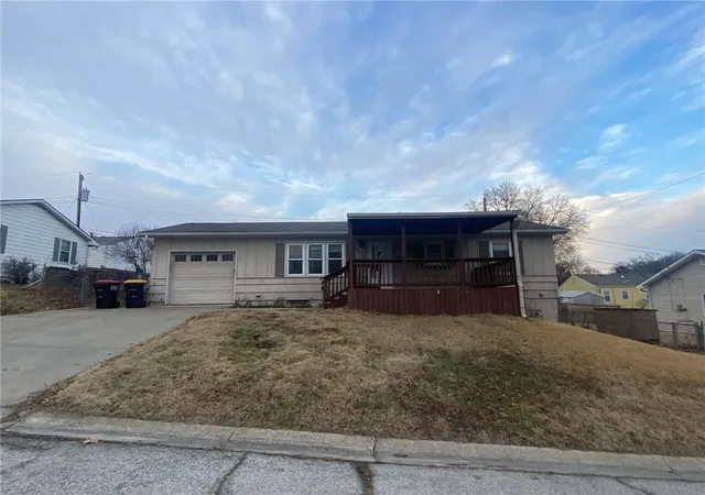Photo 1 of Sale Pending at 1012 Magnolia St W, Excelsior Springs, MO 64024 | MLS# 2604278 | Listing updated on 2026-08-26