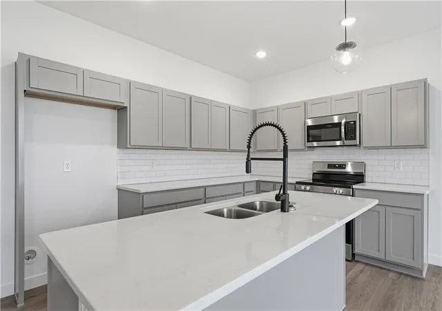 3rd image of 12408 S Acacia Dr, Lee's Summit, MO 64086 | MLS# 2604286