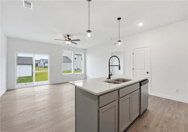 5th image of 12408 S Acacia Dr, Lee's Summit, MO 64086 | MLS# 2604286
