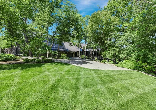 2nd image of 16900 Highland Ridge Dr, Loch Lloyd, MO 64012 | MLS# 2604348