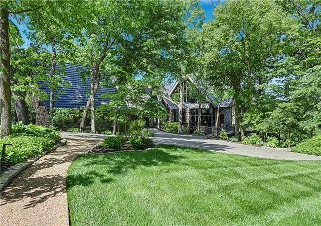 3rd image of 16900 Highland Ridge Dr, Loch Lloyd, MO 64012 | MLS# 2604348