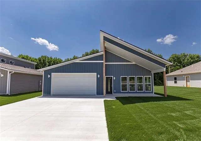 Photo 1 of Single family home for sale at 1503 Ashton Way, Pittsburg, KS 66762 | MLS# 2604421 | Listing updated on 2026-07-28