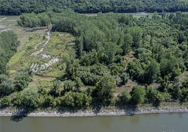 2nd image of 3500 Waterworks Rd, St Joseph, MO 64503 | MLS# 2604444