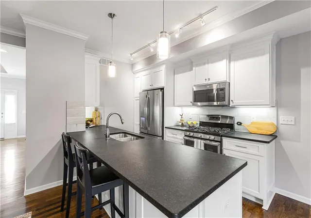 5th image of 4450 Summit St, Kansas City, MO 64111 | MLS# 2604557