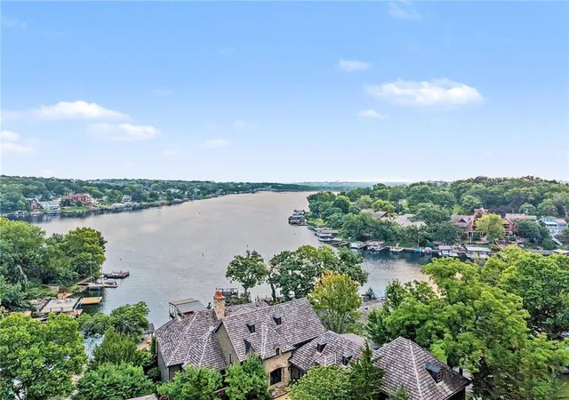 Photo 4 of Single family home for sale at 77 R St, Lees Summit, MO 64086 | MLS# 2604593 | Listing updated on 2026-08-30