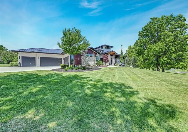 3rd image of 21100 W 105Th St, Olathe, KS 66061 | MLS# 2604611