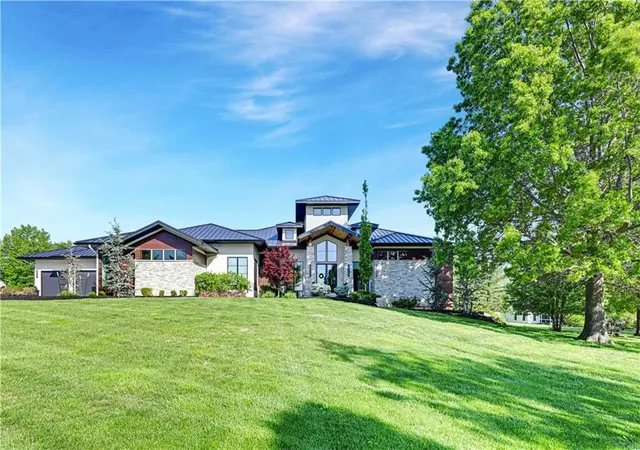 2nd image of 21100 W 105th St, Olathe, KS 66061 | MLS# 2604611