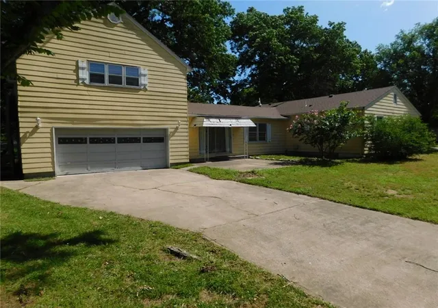 17th image of 529 Hobson Pl, Pittsburg, KS 66762 | MLS# 2604707