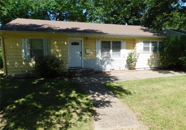 1st image of 529 Hobson Pl, Pittsburg, KS 66762 | MLS# 2604707