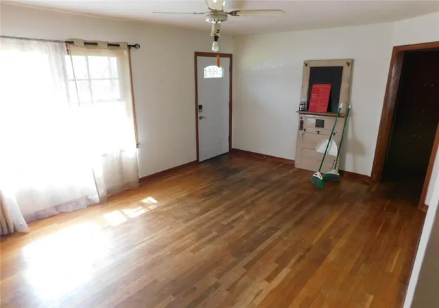 Photo 3 of Single family home for sale at 529 Hobson Pl, Pittsburg, KS 66762 | MLS# 2604707 | Listing updated on 2026-07-31