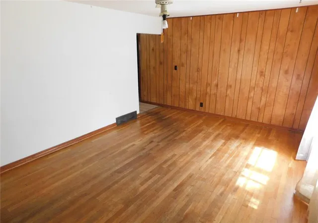 Photo 3 of Single family home for sale at 529 Hobson Pl, Pittsburg, KS 66762 | MLS# 2604707 | Listing updated on 2026-07-31