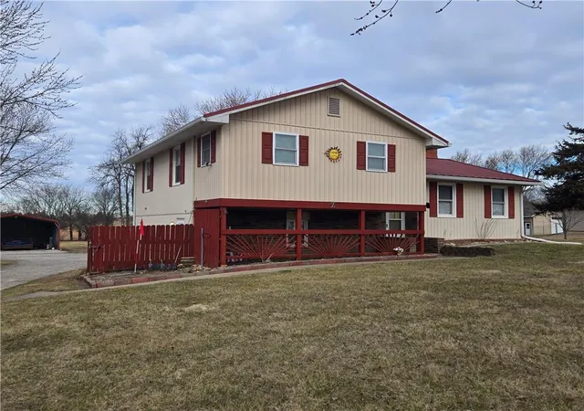 Homes for sale in Paola, KS | 32188 Osawatomie Rd, Paola, KS 66071 | MLS# 2604710