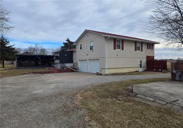 Homes for sale in Paola, KS | 32188 Osawatomie Rd, Paola, KS 66071 | MLS# 2604710