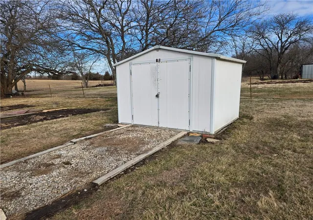 Homes for sale in Paola, KS | 32188 Osawatomie Rd, Paola, KS 66071 | MLS# 2604710