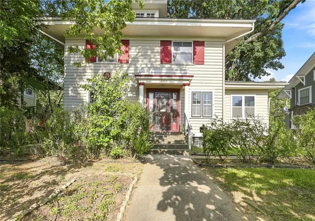 Photo 1 of Single family home for sale at 3413 W Coleman Rd, Kansas City, MO 64111 | MLS# 2604890 | Listing updated on 2026-10-20