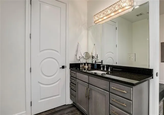 2nd image of 2940 Baltimore Ave, Kansas City, MO 64108