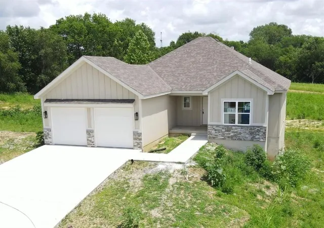 Homes for sale in Dearborn, MO | 107 Johnson Cir, Dearborn, MO 64439 | MLS# 2605084
