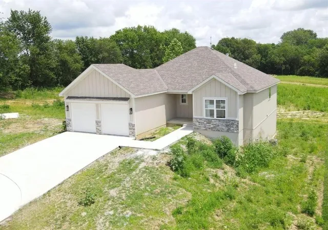 Homes for sale in Dearborn, MO | 107 Johnson Cir, Dearborn, MO 64439 | MLS# 2605084