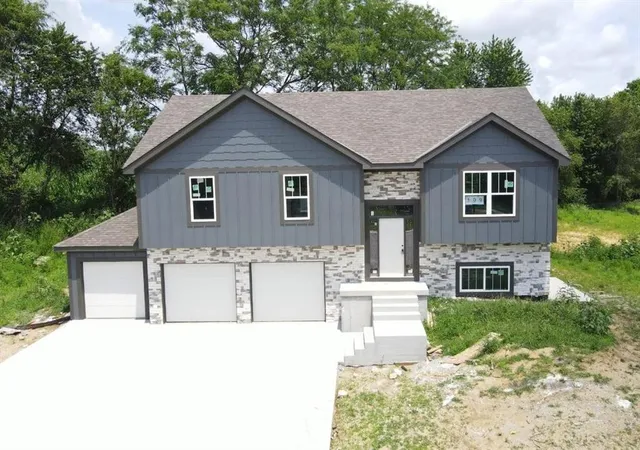 Homes for sale in Dearborn, MO | 109 Johnson Cir, Dearborn, MO 64439 | MLS# 2605086