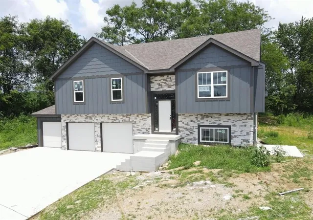 Homes for sale in Dearborn, MO | 109 Johnson Cir, Dearborn, MO 64439 | MLS# 2605086