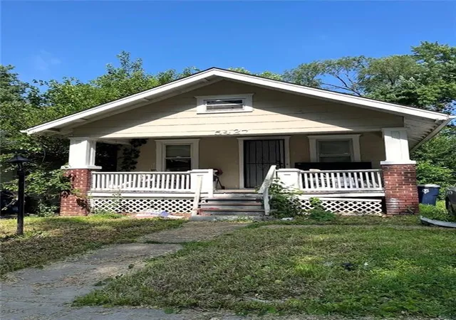 Homes for sale in Kansas City, MO | 5427 Olive St, Kansas City, MO 64130 | MLS# 2605109
