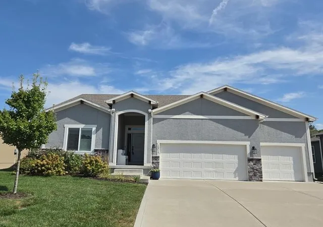 Single family home for sale at 10715 N Fisk Ave, Kansas City, MO 64154 | MLS# 2605137