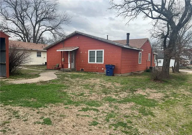 2nd image of 206 W Bradley St, Sedan, KS 67361 | MLS# 2605233