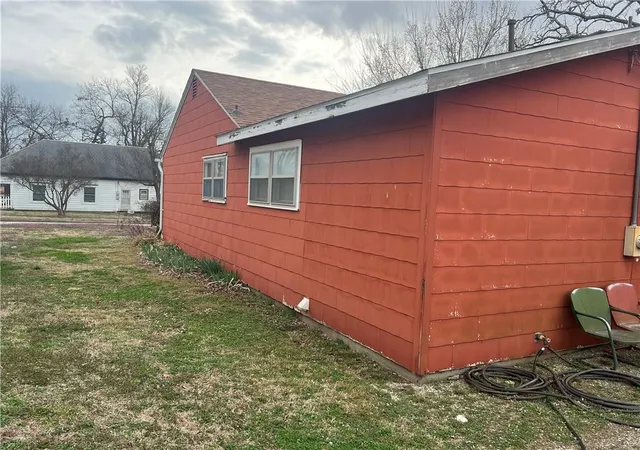 4th image of 206 W Bradley St, Sedan, KS 67361 | MLS# 2605233