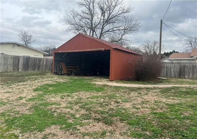 5th image of 206 W Bradley St, Sedan, KS 67361 | MLS# 2605233