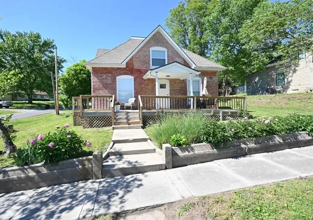 Photo 3 of Single family home for sale at 306 Lewis St, Edgerton, MO 64444 | MLS# 2605250 | Listing updated on 2026-10-01