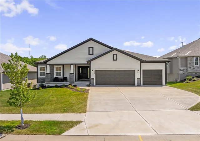 2nd image of 19613 W 114th St, Olathe, KS 66061 | MLS# 2605287