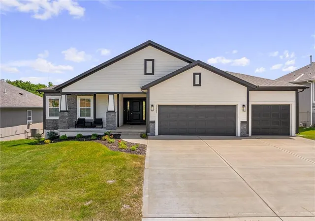 1st image of 19613 W 114th St, Olathe, KS 66061 | MLS# 2605287