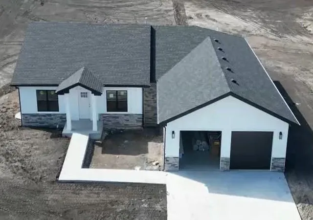 Photo 2 of Single family home for sale at 1005 George Ct, Effingham, KS 66023 | MLS# 2605299 | Listing updated on 2026-10-21