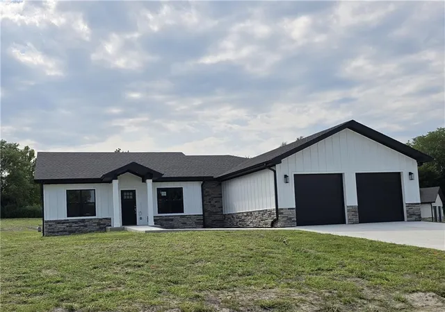 27th image of 1005 George Ct, Effingham, KS 66023 | MLS# 2605299