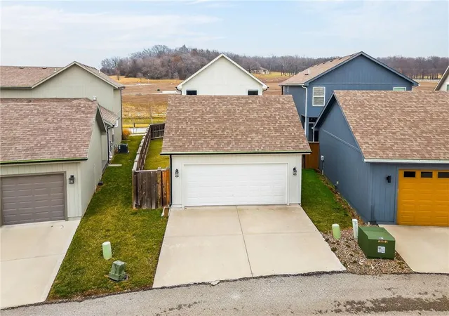 Photo 3 of Single family home for sale at 930 S Harmony Ave, Independence, MO 64056 | MLS# 2605370 | Listing updated on 2026-10-07