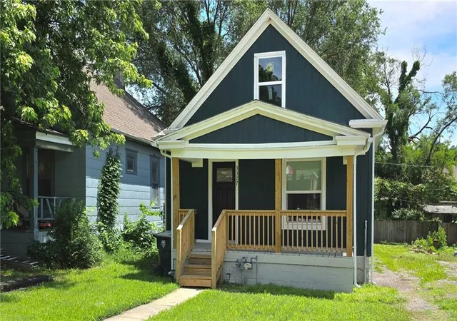 Photo 2 of Single family home for sale at 3327 Garfield Ave, Kansas City, MO 64109 | MLS# 2605399 | Listing updated on 2026-09-04