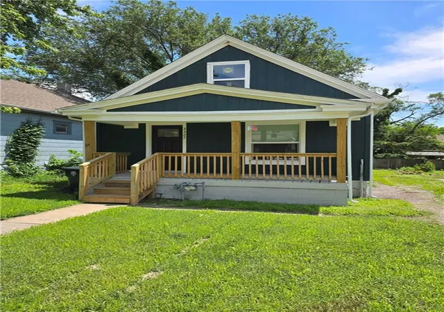 Photo 4 of Single family home for sale at 3327 Garfield Ave, Kansas City, MO 64109 | MLS# 2605399 | Listing updated on 2026-09-04