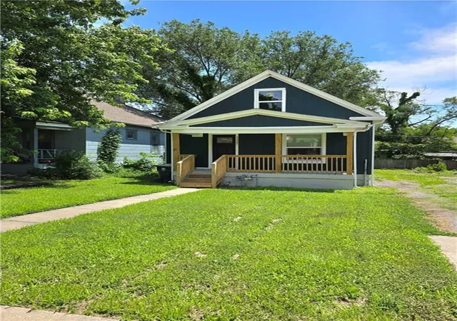 Photo 5 of Single family home for sale at 3327 Garfield Ave, Kansas City, MO 64109 | MLS# 2605399 | Listing updated on 2026-09-04