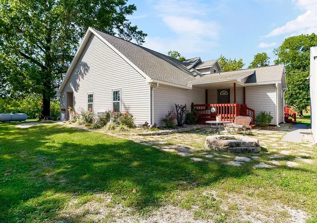 Homes for sale in Leavenworth, KS | 16321 Hildebrandt Rd, Leavenworth, KS 66048 | MLS# 2605453