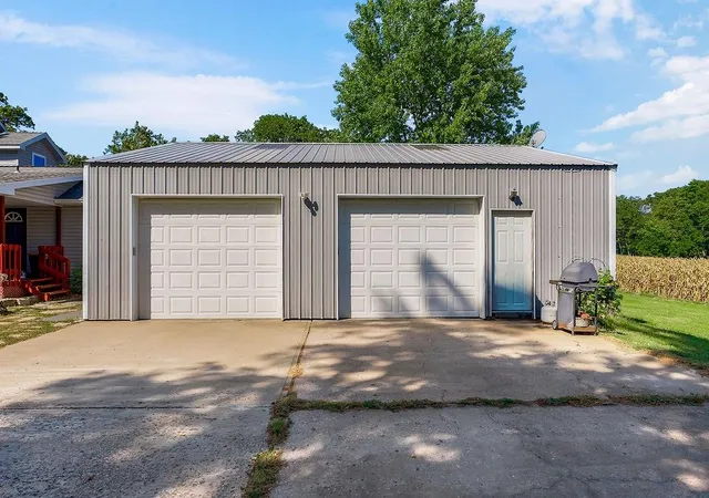 Homes for sale in Leavenworth, KS | 16321 Hildebrandt Rd, Leavenworth, KS 66048 | MLS# 2605453