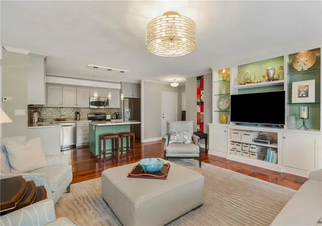 3rd image of 310 W 49Th St #303, Kansas City, MO 64112 | MLS# 2605483