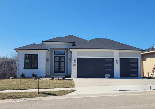 Photo 1 of Sale Pending at 11519 S Sunray Dr, Olathe, KS 66061 | MLS# 2605510 | Listing updated on 2026-06-18