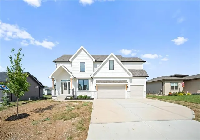 Photo 1 of Single family home for sale at 2614 Sw Firefly Ln, Lee's Summit, MO 64082 | MLS# 2605534 | Listing updated on 2026-09-17