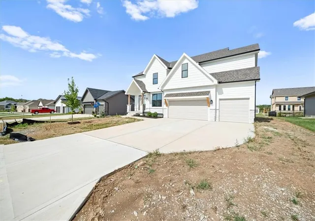 Photo 2 of Single family home for sale at 2614 Sw Firefly Ln, Lee's Summit, MO 64082 | MLS# 2605534 | Listing updated on 2026-09-17