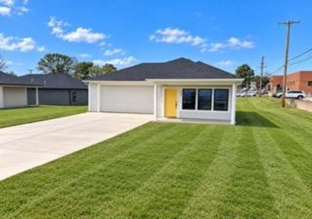 Single family home for sale at 600 S Highland Dr, Harrisonville, MO 64701 | MLS# 2605550