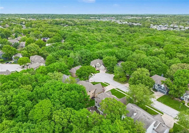 4th image of 5529 Sleepy Hollow Dr, Parkville, MO 64152 | MLS# 2605572