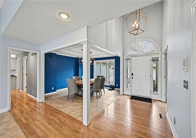 5th image of 5529 Sleepy Hollow Dr, Parkville, MO 64152 | MLS# 2605572