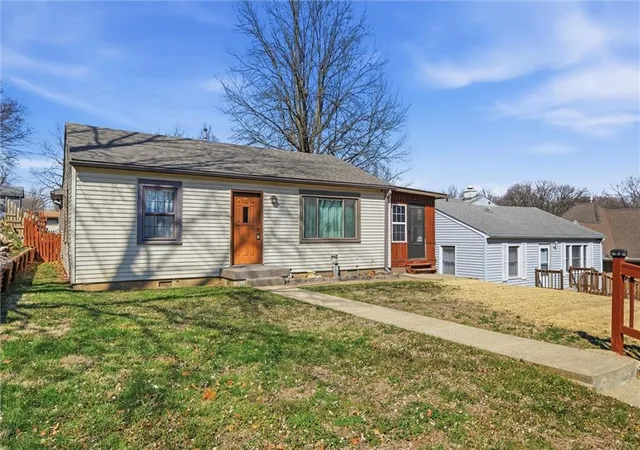 Homes for sale in Atchison, KS | 1307 Santa Fe St, Atchison, KS 66002 | MLS# 2605706